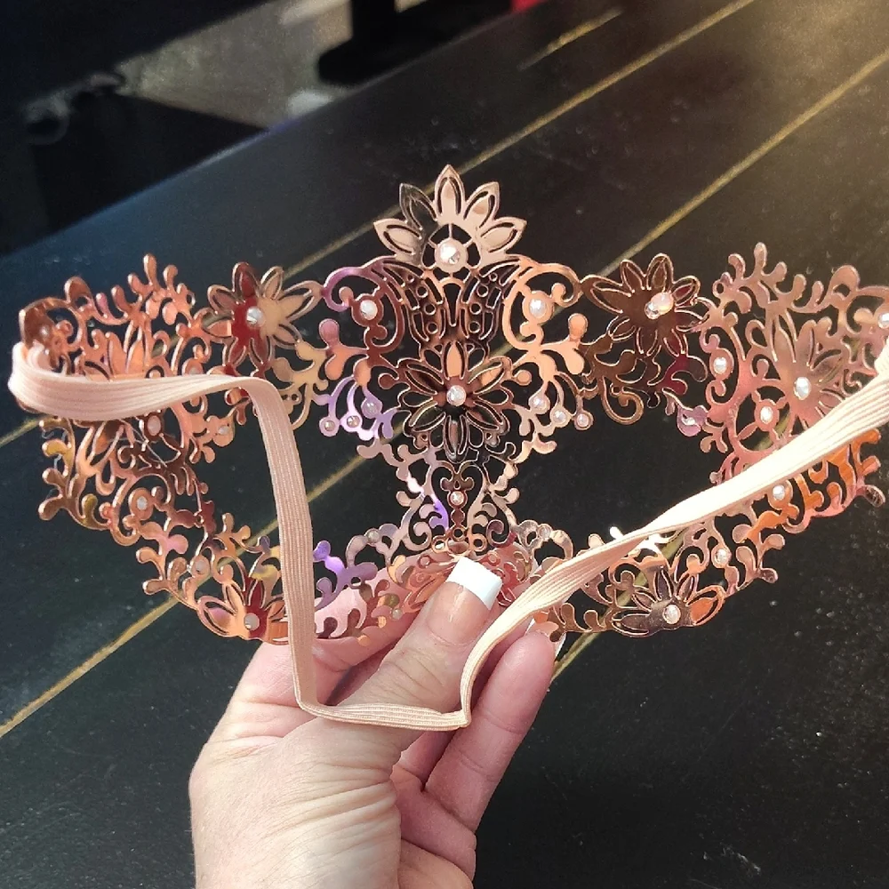 BEAUTIFUL ROSE GOLD FACE MASK FLORAL  WITH RHINESTONES